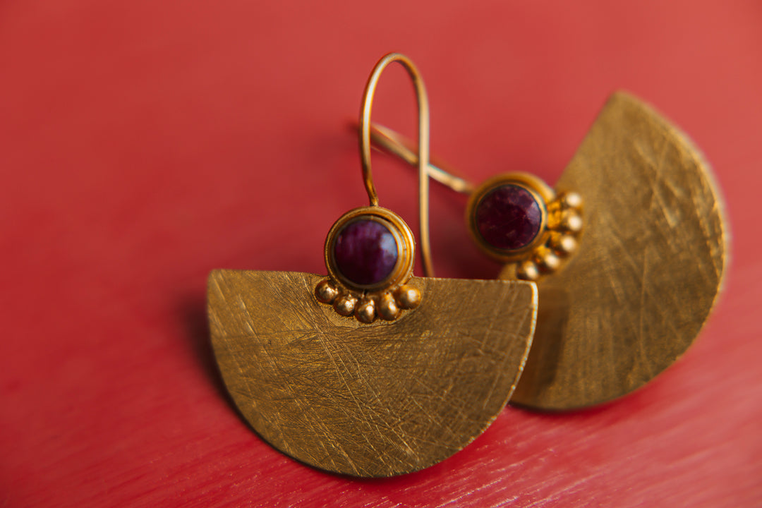 Half-Moon Earrings Red Stone