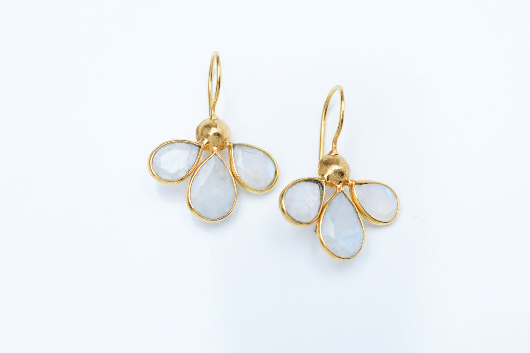 Lazy Daisy Earrings - Rainbow moonstone